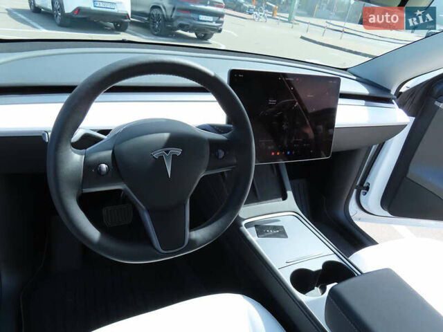 Белый Тесла Model Y, объемом двигателя 0 л и пробегом 41 тыс. км за 27000 $, фото 16 на Automoto.ua