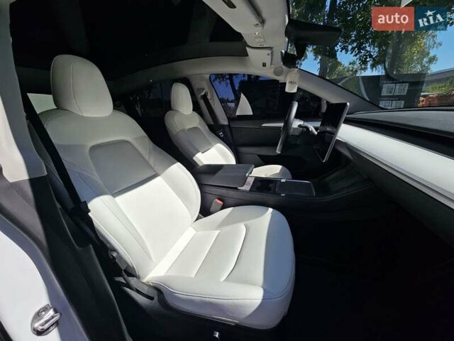 Белый Тесла Model Y, объемом двигателя 0 л и пробегом 108 тыс. км за 24600 $, фото 9 на Automoto.ua