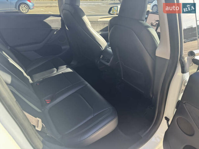 Белый Тесла Model Y, объемом двигателя 0 л и пробегом 76 тыс. км за 33000 $, фото 9 на Automoto.ua