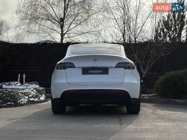Белый Тесла Model Y, объемом двигателя 0 л и пробегом 3 тыс. км за 39899 $, фото 37 на Automoto.ua