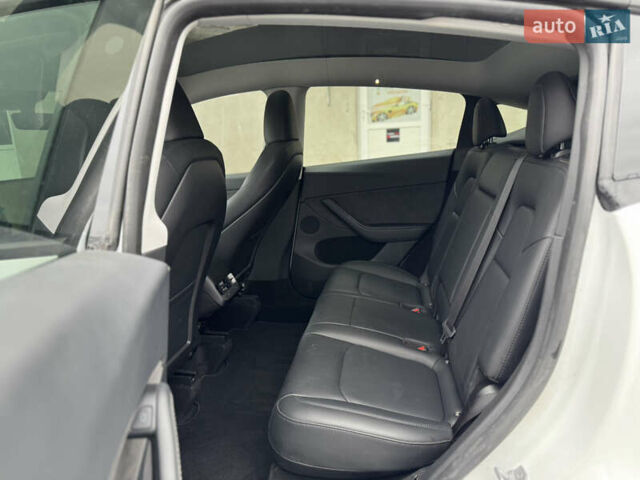 Білий Тесла Model Y, об'ємом двигуна 0 л та пробігом 37 тис. км за 25500 $, фото 32 на Automoto.ua