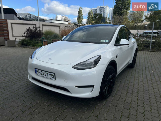 Белый Тесла Model Y, объемом двигателя 0 л и пробегом 98 тыс. км за 28000 $, фото 1 на Automoto.ua