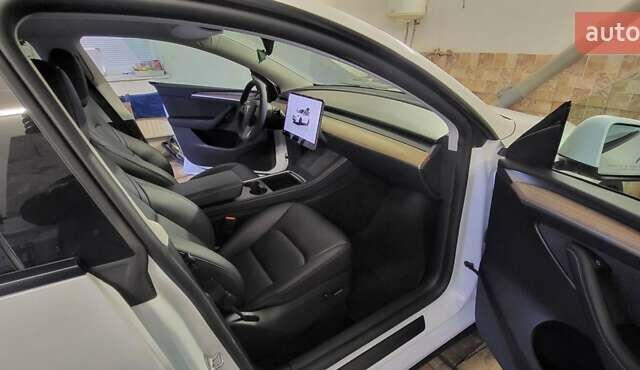 Белый Тесла Model Y, объемом двигателя 0 л и пробегом 56 тыс. км за 26500 $, фото 19 на Automoto.ua