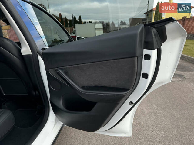 Белый Тесла Model Y, объемом двигателя 0 л и пробегом 8 тыс. км за 30400 $, фото 15 на Automoto.ua