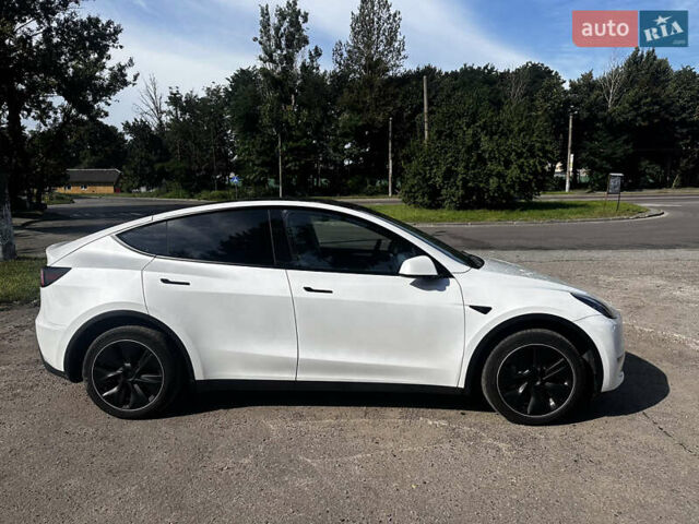 Белый Тесла Model Y, объемом двигателя 0 л и пробегом 73 тыс. км за 25000 $, фото 1 на Automoto.ua