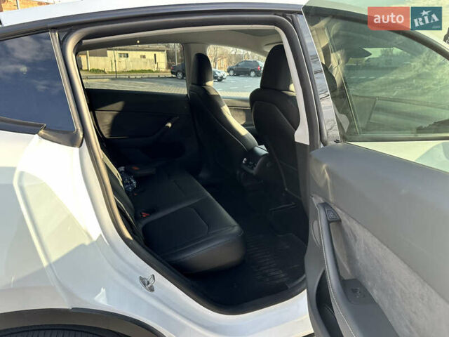 Белый Тесла Model Y, объемом двигателя 0 л и пробегом 18 тыс. км за 27300 $, фото 7 на Automoto.ua