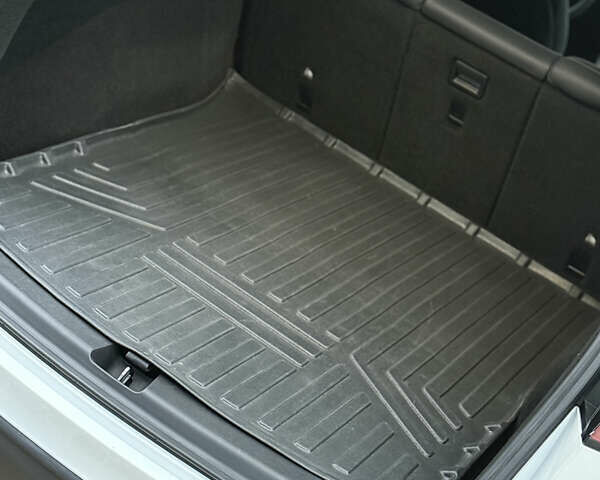 Белый Тесла Model Y, объемом двигателя 0 л и пробегом 37 тыс. км за 28500 $, фото 6 на Automoto.ua