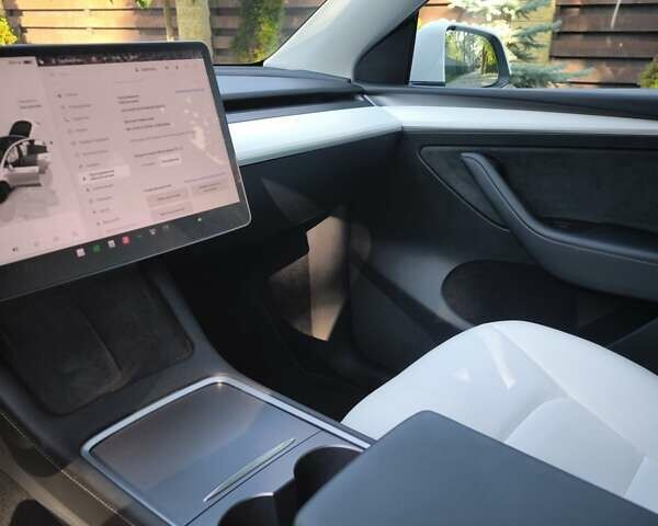 Білий Тесла Model Y, об'ємом двигуна 0 л та пробігом 30 тис. км за 33800 $, фото 4 на Automoto.ua