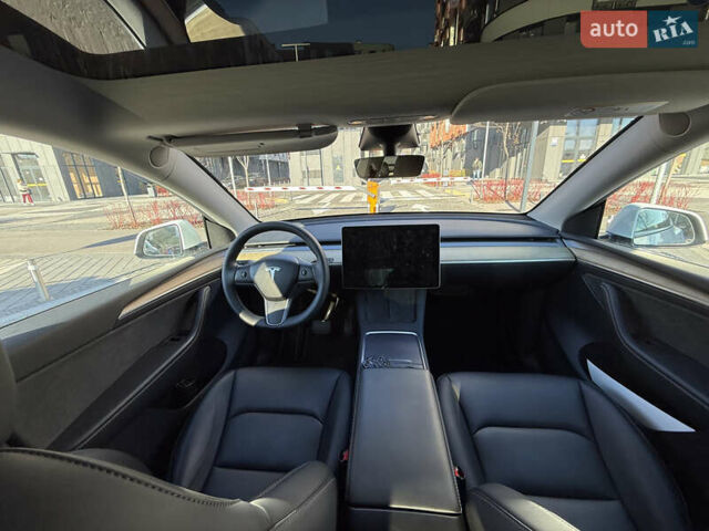 Белый Тесла Model Y, объемом двигателя 0 л и пробегом 35 тыс. км за 33777 $, фото 31 на Automoto.ua