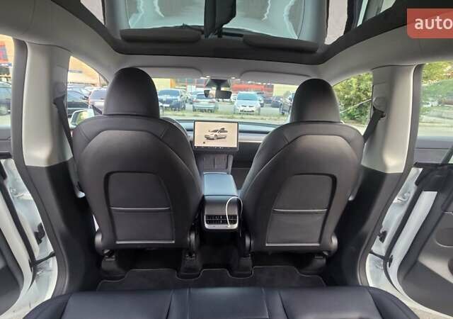 Белый Тесла Model Y, объемом двигателя 0 л и пробегом 43 тыс. км за 27800 $, фото 3 на Automoto.ua