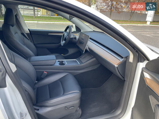Белый Тесла Model Y, объемом двигателя 0 л и пробегом 43 тыс. км за 29500 $, фото 11 на Automoto.ua