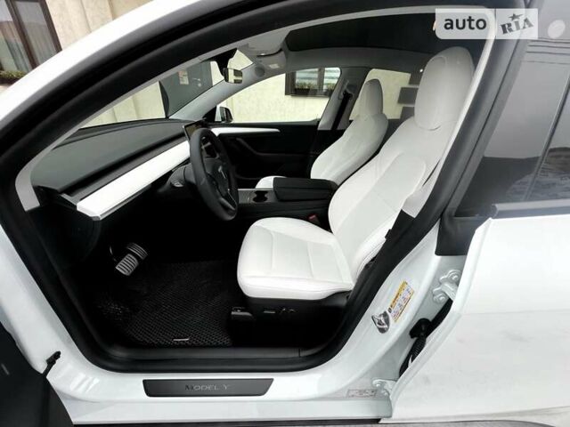 Белый Тесла Model Y, объемом двигателя 0 л и пробегом 25 тыс. км за 42500 $, фото 19 на Automoto.ua