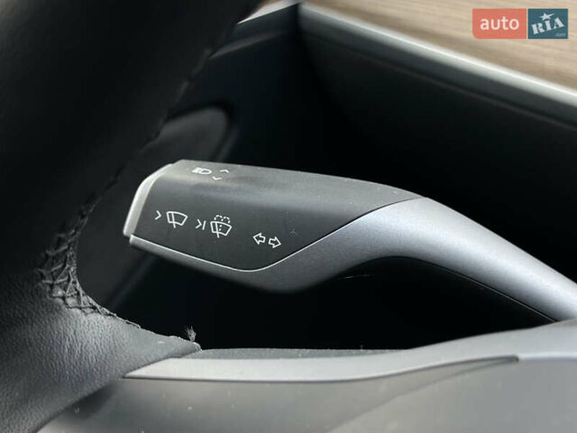 Білий Тесла Model Y, об'ємом двигуна 0 л та пробігом 47 тис. км за 27600 $, фото 41 на Automoto.ua
