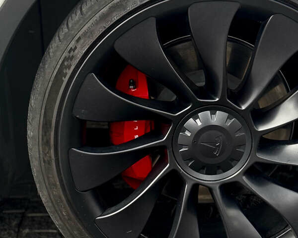 Білий Тесла Model Y, об'ємом двигуна 0 л та пробігом 52 тис. км за 32000 $, фото 15 на Automoto.ua