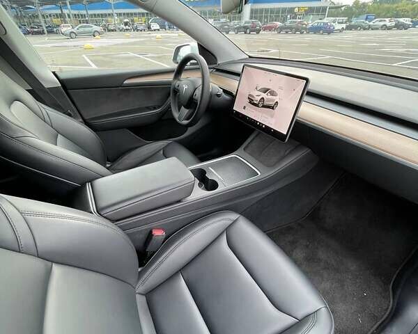 Белый Тесла Model Y, объемом двигателя 0 л и пробегом 42 тыс. км за 36500 $, фото 11 на Automoto.ua