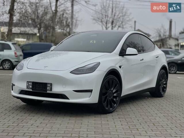 Білий Тесла Model Y, об'ємом двигуна 0 л та пробігом 27 тис. км за 28500 $, фото 1 на Automoto.ua