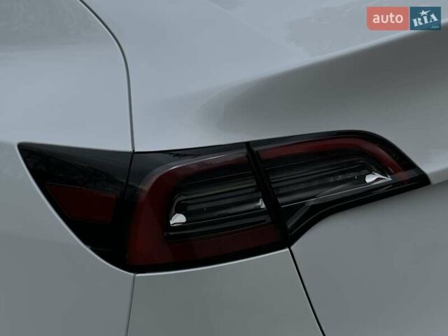 Белый Тесла Model Y, объемом двигателя 0 л и пробегом 42 тыс. км за 26999 $, фото 12 на Automoto.ua