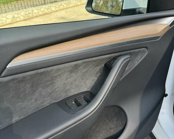 Белый Тесла Model Y, объемом двигателя 0 л и пробегом 24 тыс. км за 32500 $, фото 23 на Automoto.ua