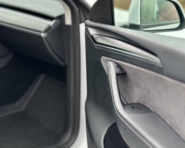 Білий Тесла Model Y, об'ємом двигуна 0 л та пробігом 76 тис. км за 29000 $, фото 18 на Automoto.ua