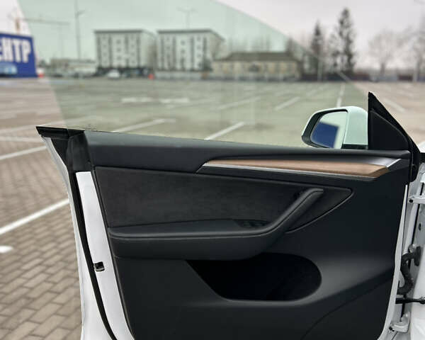 Белый Тесла Model Y, объемом двигателя 0 л и пробегом 38 тыс. км за 29950 $, фото 27 на Automoto.ua
