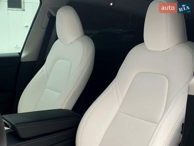 Белый Тесла Model Y, объемом двигателя 0 л и пробегом 49 тыс. км за 34999 $, фото 13 на Automoto.ua