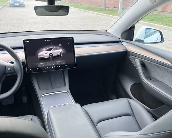Белый Тесла Model Y, объемом двигателя 0 л и пробегом 12 тыс. км за 28800 $, фото 18 на Automoto.ua