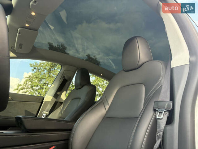 Белый Тесла Model Y, объемом двигателя 0 л и пробегом 38 тыс. км за 28400 $, фото 16 на Automoto.ua