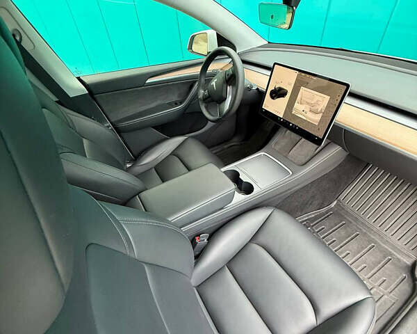 Білий Тесла Model Y, об'ємом двигуна 0 л та пробігом 47 тис. км за 32500 $, фото 16 на Automoto.ua