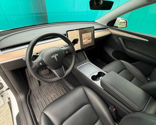 Білий Тесла Model Y, об'ємом двигуна 0 л та пробігом 47 тис. км за 32500 $, фото 19 на Automoto.ua