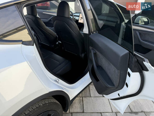 Білий Тесла Model Y, об'ємом двигуна 0 л та пробігом 49 тис. км за 24900 $, фото 6 на Automoto.ua