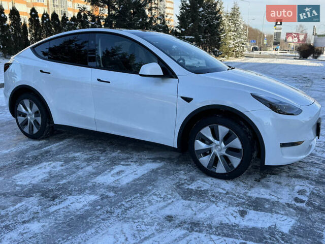 Белый Тесла Model Y, объемом двигателя 0 л и пробегом 21 тыс. км за 34500 $, фото 2 на Automoto.ua