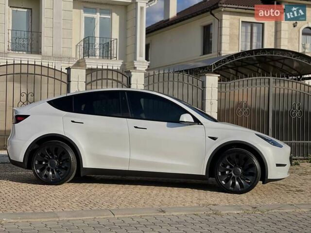 Белый Тесла Model Y, объемом двигателя 0 л и пробегом 26 тыс. км за 28700 $, фото 2 на Automoto.ua