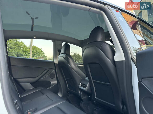 Білий Тесла Model Y, об'ємом двигуна 0 л та пробігом 45 тис. км за 27500 $, фото 54 на Automoto.ua