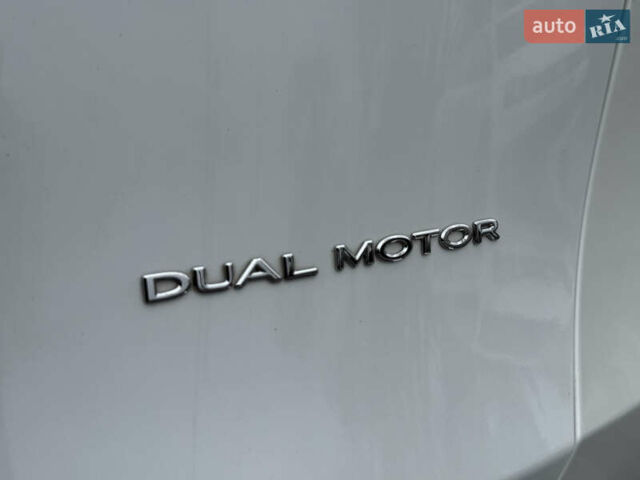 Белый Тесла Model Y, объемом двигателя 0 л и пробегом 53 тыс. км за 28800 $, фото 17 на Automoto.ua