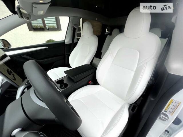 Белый Тесла Model Y, объемом двигателя 0 л и пробегом 25 тыс. км за 42500 $, фото 18 на Automoto.ua