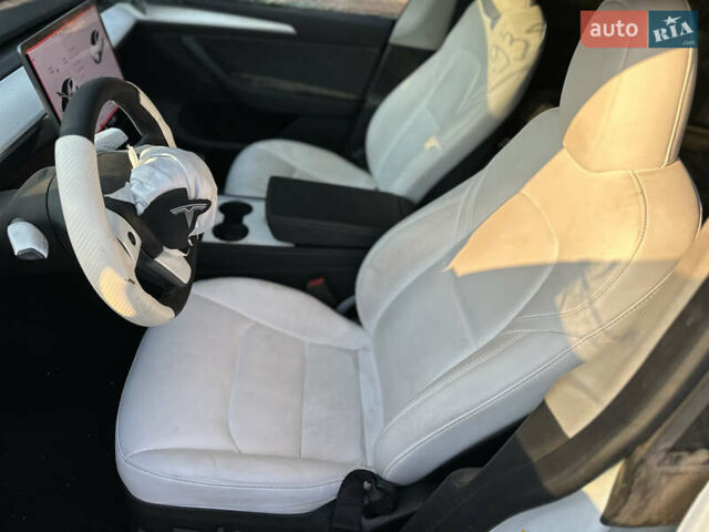 Тесла Model Y 2023 в Ровно на Automoto.ua Белый Тесла Model Y, объемом двигателя 0 л и пробегом 98 тыс. км за 17400 $, фото 10 на Automoto.ua