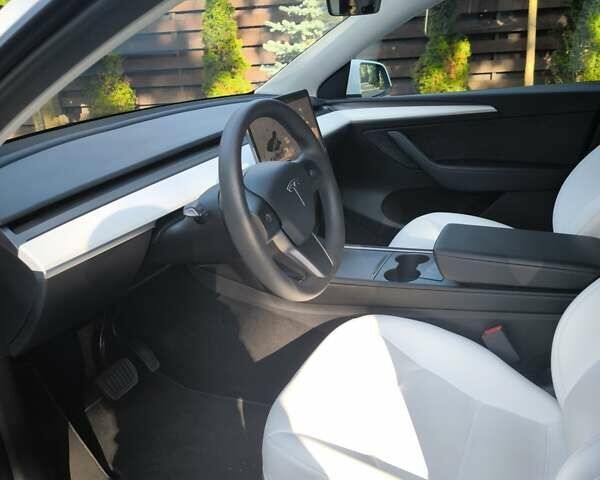 Білий Тесла Model Y, об'ємом двигуна 0 л та пробігом 30 тис. км за 33800 $, фото 5 на Automoto.ua