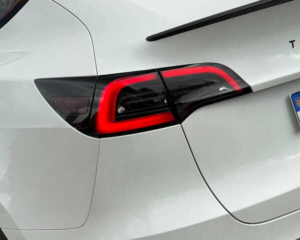 Білий Тесла Model Y, об'ємом двигуна 0 л та пробігом 52 тис. км за 32000 $, фото 16 на Automoto.ua