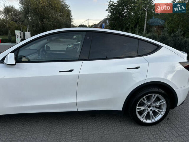 Білий Тесла Model Y, об'ємом двигуна 0 л та пробігом 42 тис. км за 29500 $, фото 2 на Automoto.ua