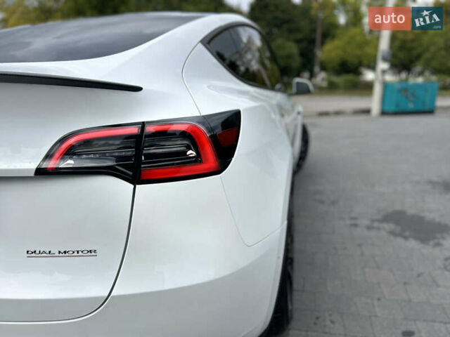 Белый Тесла Model Y, объемом двигателя 0 л и пробегом 18 тыс. км за 28950 $, фото 9 на Automoto.ua