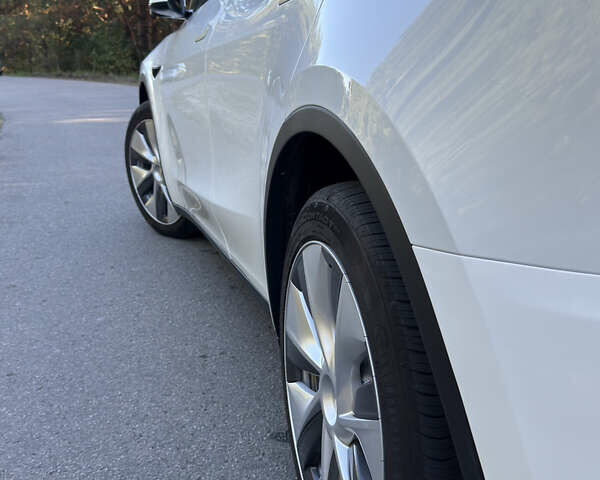 Білий Тесла Model Y, об'ємом двигуна 0 л та пробігом 30 тис. км за 32555 $, фото 10 на Automoto.ua