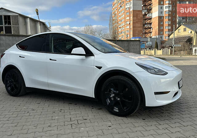Белый Тесла Model Y, объемом двигателя 0 л и пробегом 8 тыс. км за 27500 $, фото 1 на Automoto.ua