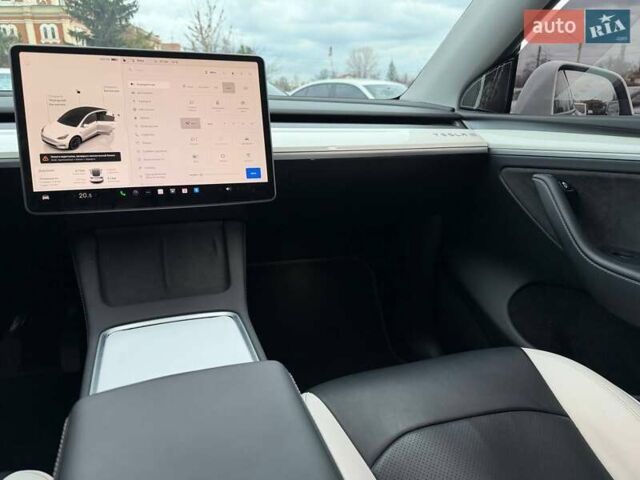 Белый Тесла Model Y, объемом двигателя 0 л и пробегом 53 тыс. км за 28800 $, фото 28 на Automoto.ua