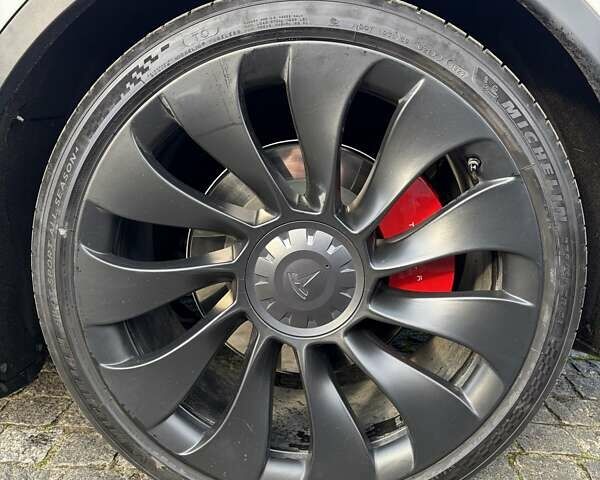 Белый Тесла Model Y, объемом двигателя 0 л и пробегом 47 тыс. км за 32500 $, фото 21 на Automoto.ua
