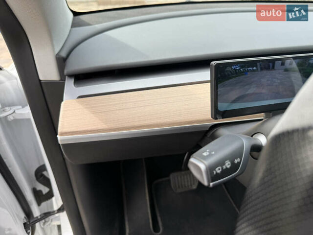 Белый Тесла Model Y, объемом двигателя 0 л и пробегом 20 тыс. км за 39000 $, фото 19 на Automoto.ua