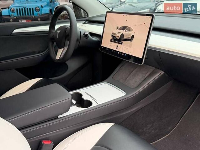 Белый Тесла Model Y, объемом двигателя 0 л и пробегом 53 тыс. км за 28800 $, фото 23 на Automoto.ua