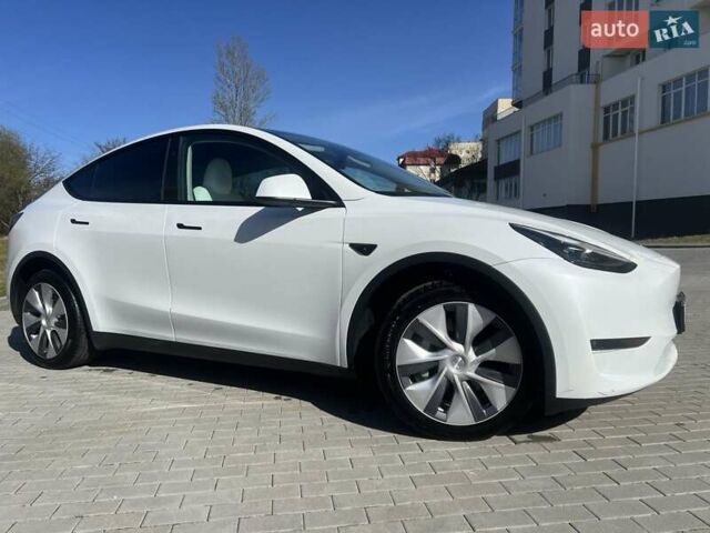 Білий Тесла Model Y, об'ємом двигуна 0 л та пробігом 37 тис. км за 27900 $, фото 2 на Automoto.ua