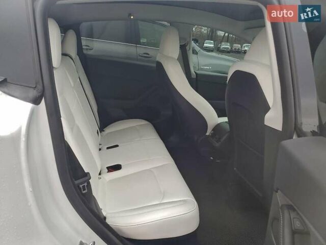 Белый Тесла Model Y, объемом двигателя 0 л и пробегом 34 тыс. км за 19000 $, фото 2 на Automoto.ua