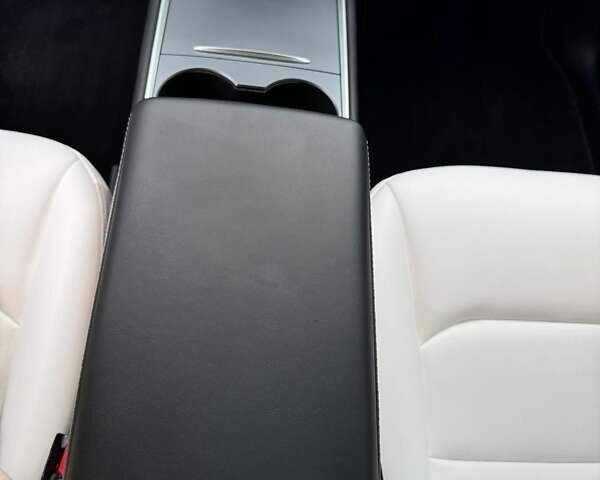 Білий Тесла Model Y, об'ємом двигуна 0 л та пробігом 20 тис. км за 26700 $, фото 28 на Automoto.ua