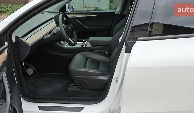 Белый Тесла Model Y, объемом двигателя 0 л и пробегом 9 тыс. км за 28400 $, фото 8 на Automoto.ua
